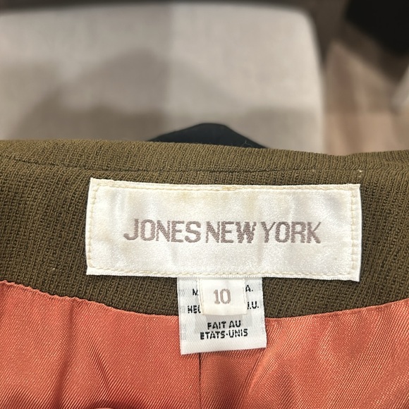 Jones of New York 2 pice suit - Picture 6 of 8